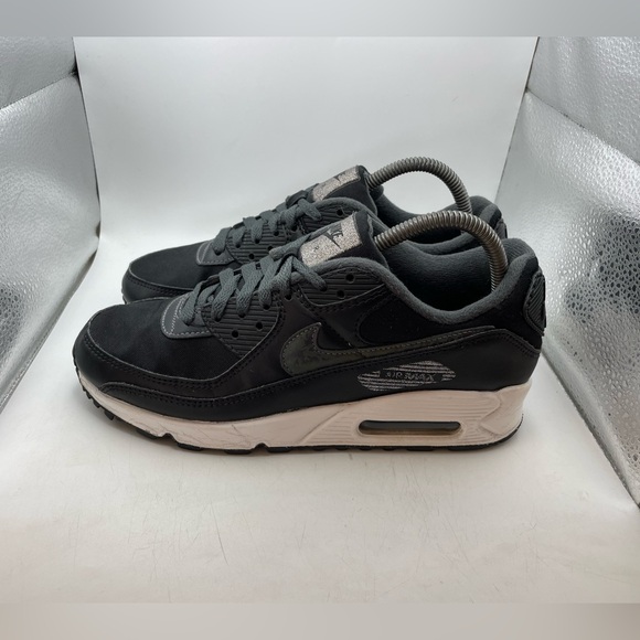 Nike Airmax 90 black summit women’s Sneakers size 8.5 - Picture 1 of 9